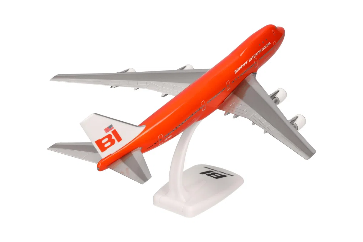 herpa modello di aereo Braniff International Boeing 747-100 "Big Pumpkin, in scala 1:250 - Snap-Fit, pezzo da collezione, miniatura deco, statuetta con supporto in plastica