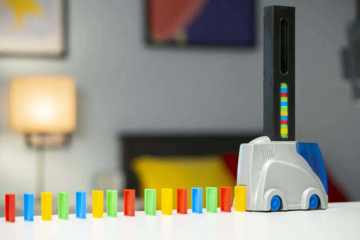 DOMINO EXPRESS - Track Creator + 400 Dominos - Gioco di costruzione per 1 giocatore e +- Effetti Speciali - Cascate Abbottonate - Gioco Domino per bambini dai 6 anni - Crea il tuo viaggio