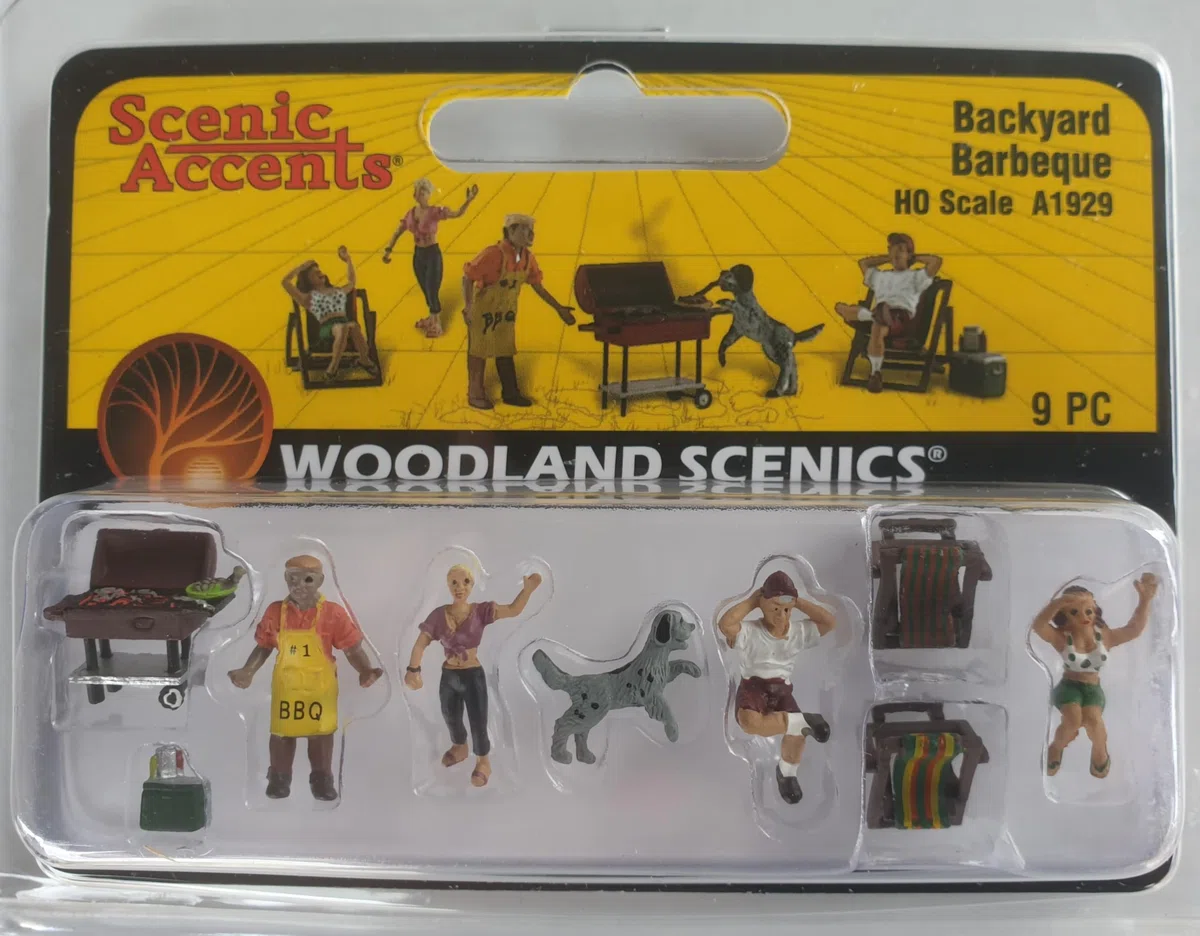 Woodland Scenics A1929 Grillo in giardino cane ruba salsiccia figure traccia H0 HO 1:87 Backyard Barbeque