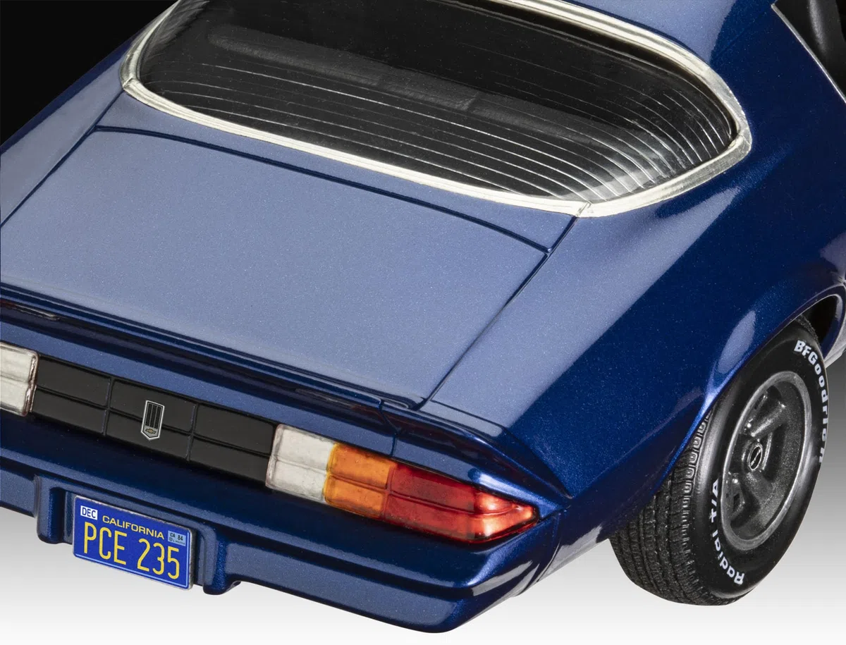 Revell 07728 Chevy Camaro Z/28: Stranger Things - Kit modellino in plastica non costruita/non verniciata, scala 1:25
