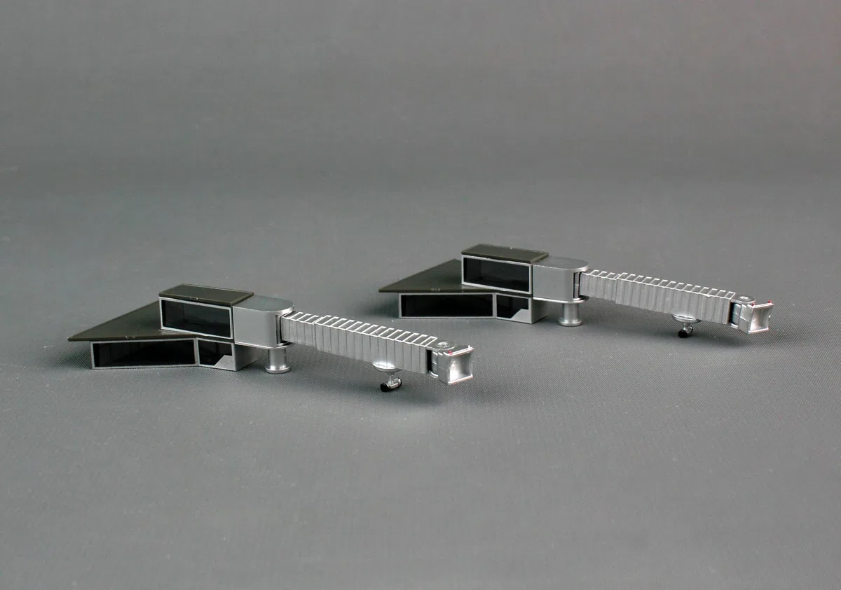 Herpa Wings Scenix 520553 - Grembiule per aeroporto, stazioni d'imbarco, Scala 1/500