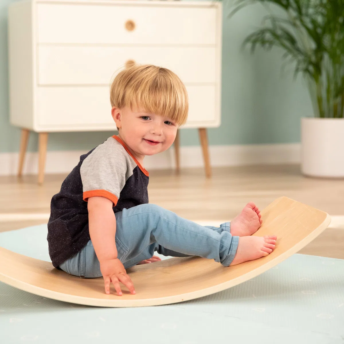 TP Toys Active Tots Pikler Style Montessori Balance Board, Indoor Use for Baby and Toddler, Wobble Board, Kids Balance Board, Indoor Developmental Play, Montessori Play for Age 12 mesi +