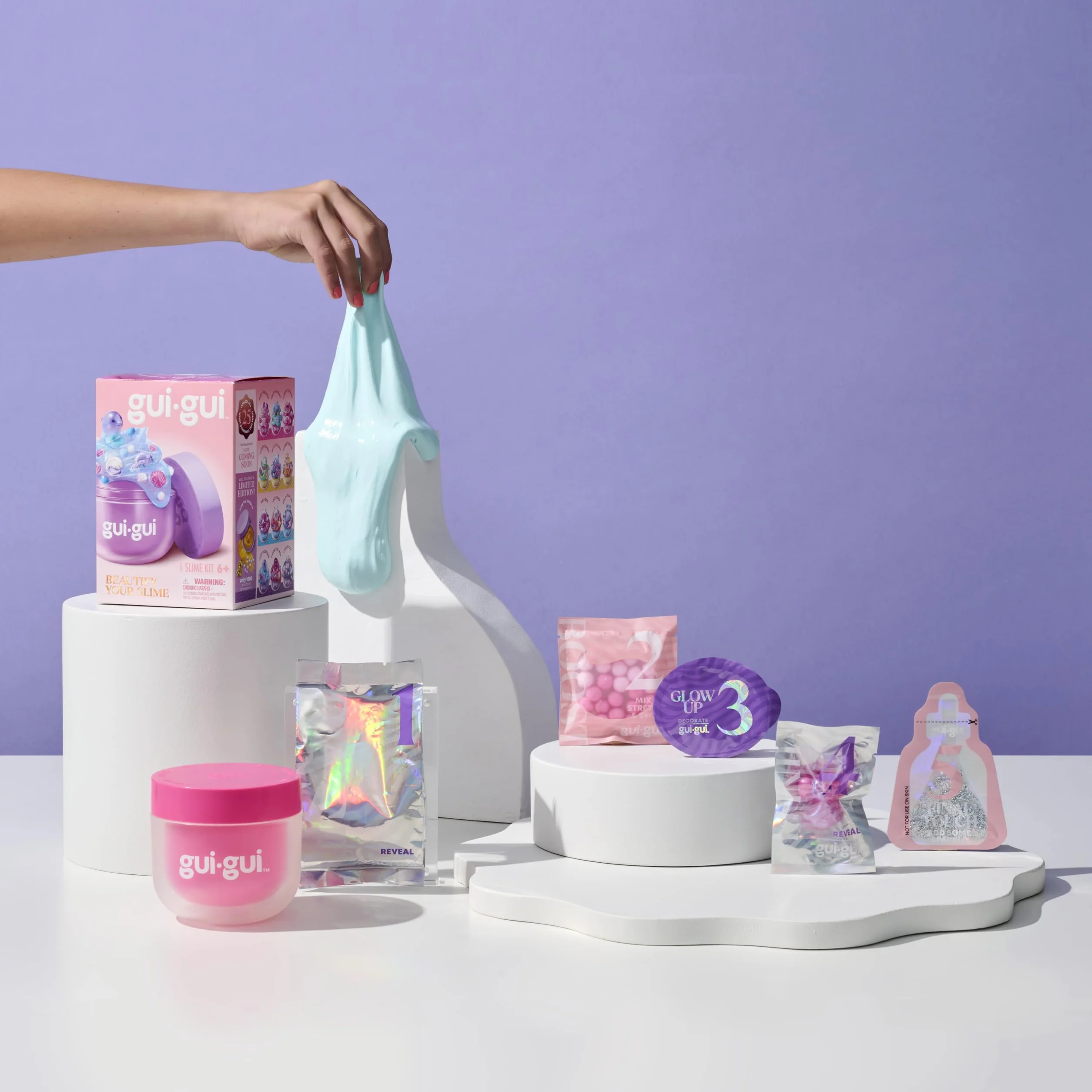 Gui Gui Butter Slime - Abbellisci e Fai Salire di Livello il Tuo Slime Con un GRANDE GLOW-UP - 13 Diversi Slime Profumati Gui Gui e 4 Texture Incredibili da Collezionare - Regali per Bambini e Ragazzi