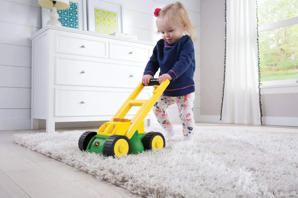 John Deere 35060 Tosaerba elettronico, giocattolo per bambini, verde, 37,5 x 16,0 x 20,3 cm