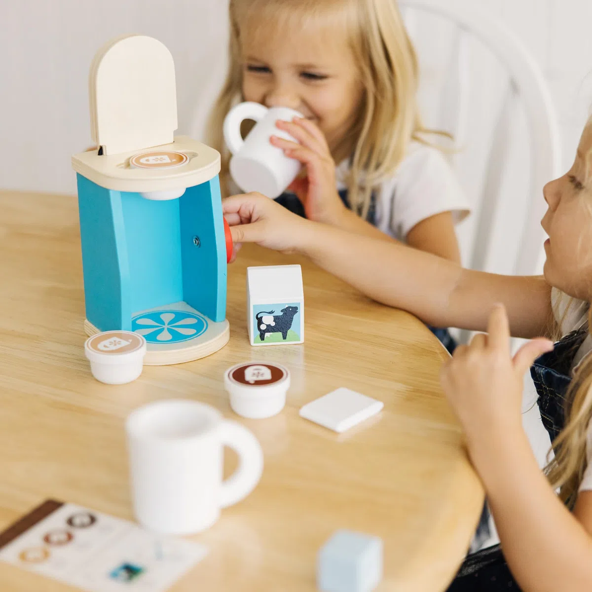 Melissa & Doug Set Di Legno Per Preparare E Servire Il Caffè, Giocattoli di Ruolo, Giochi in Legno, Accessori per la cucina, Set da gioco, Montessori, Regalo Bambini Bambine di 3 4 5 6 7
