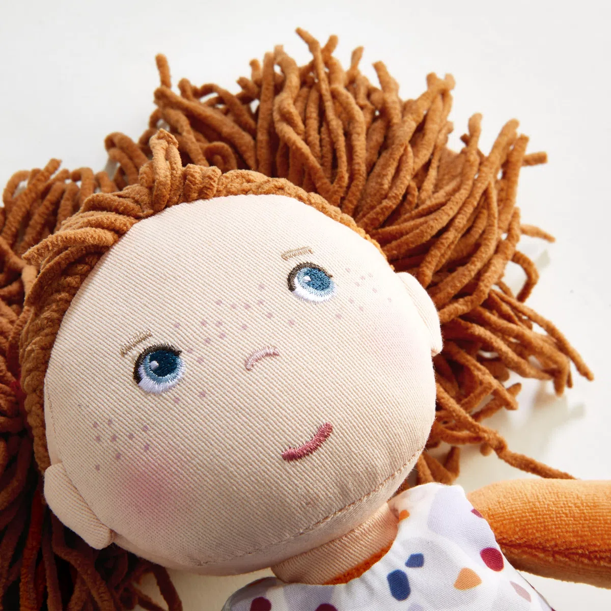 HABA Bambola Malou - Bambola di stoffa da 30 cm per giocare e coccolare - Materiali morbidi e lavabili - Alternativa ideale alla bambola di peluche - Adatto per bambini a partire dai 1,5 anni -
