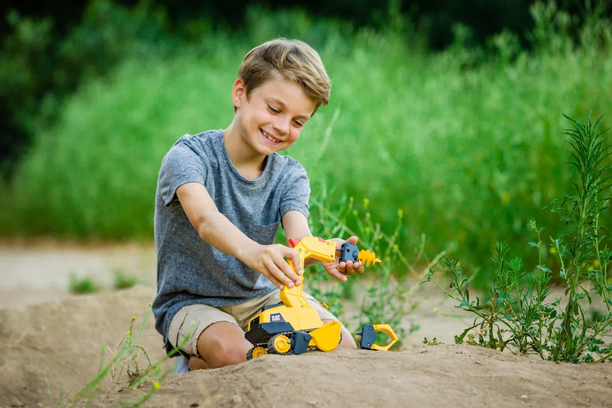 CATtoysOfficial | Excavadora Power Switch Crew | Giocattolo da Costruzione per Bambini con Tre Teste di Attrezzi Intercambiabili, Suoni Idraulici Realistici, Luci, Braccio di Escavazione Mobile