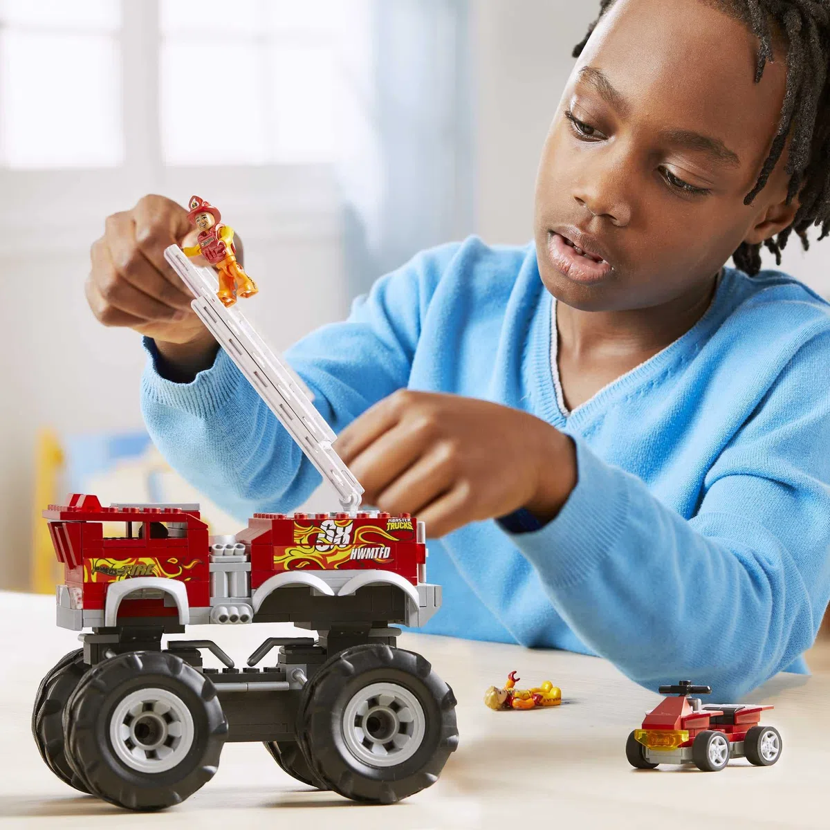 MEGA - MEGA Hot Wheels 5-Alarm Monster Truck set di costruzioni con 284 pezzi e 2 micro piloti, set regalo, Giocattolo per Bambini 5+ Anni, HHD19
