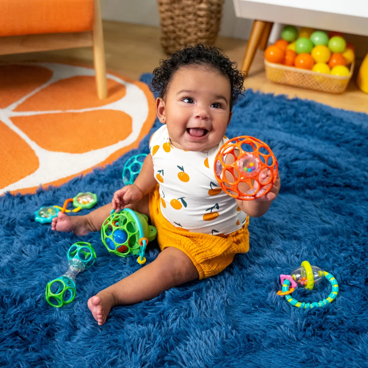 Bright Starts, Set di giocattoli Little Shakers - 6 sonagli e anelli per la dentizione senza BPA, unisex, dai neonati in su
