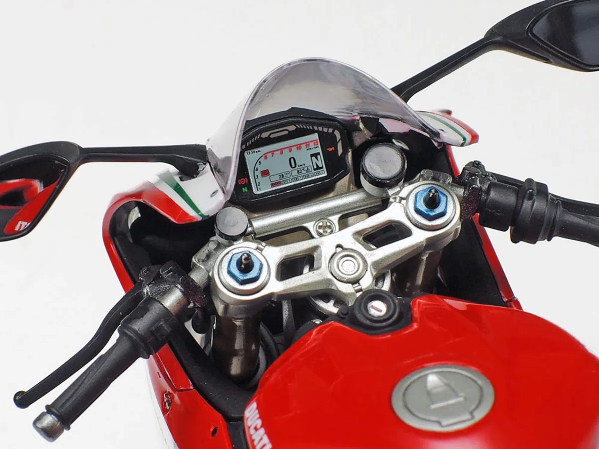 Tamiya 300114132 1:12 Ducati 1199 Panigale S Tricolore, Riproduzione Fedele del modellismo, Kit di Costruzione in plastica, Fai da Te, Hobby, incollaggio, modellismo, assemblaggio, Non Verniciato,