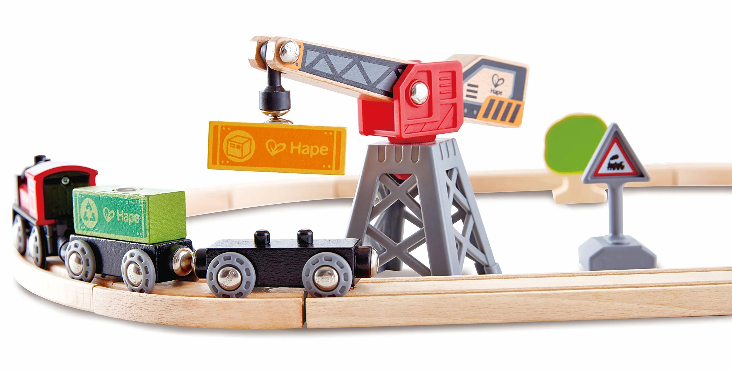 Hape Pista con trenino a batteria e gru - Include 10 binari in legno dritti e curvi per pista ad anello, Locomotiva n. 1 rossa e gru con magnete per bambini dai 3 anni