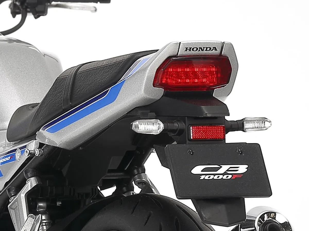Tamiya 14144 1:12 Honda CB1000F - Replica fedele all'originale, in plastica, per fai da te, modellini, assemblaggio, non verniciato, multicolore
