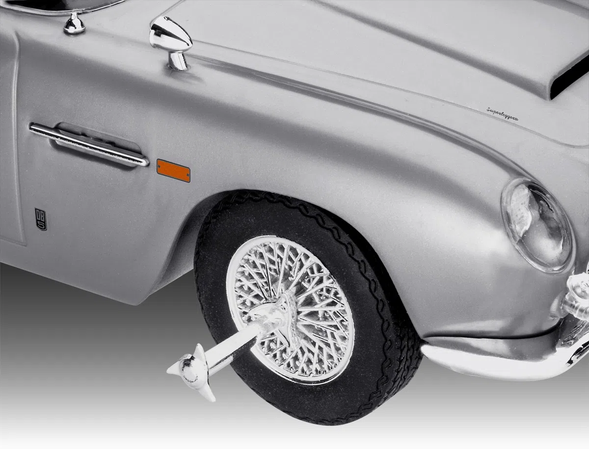 Revell 07746 James Bond Aston Martin DB5 (sistema a clic) in scala 1:24, non costruita, precolorato, clicca insieme (non colla), kit modellino in plastica