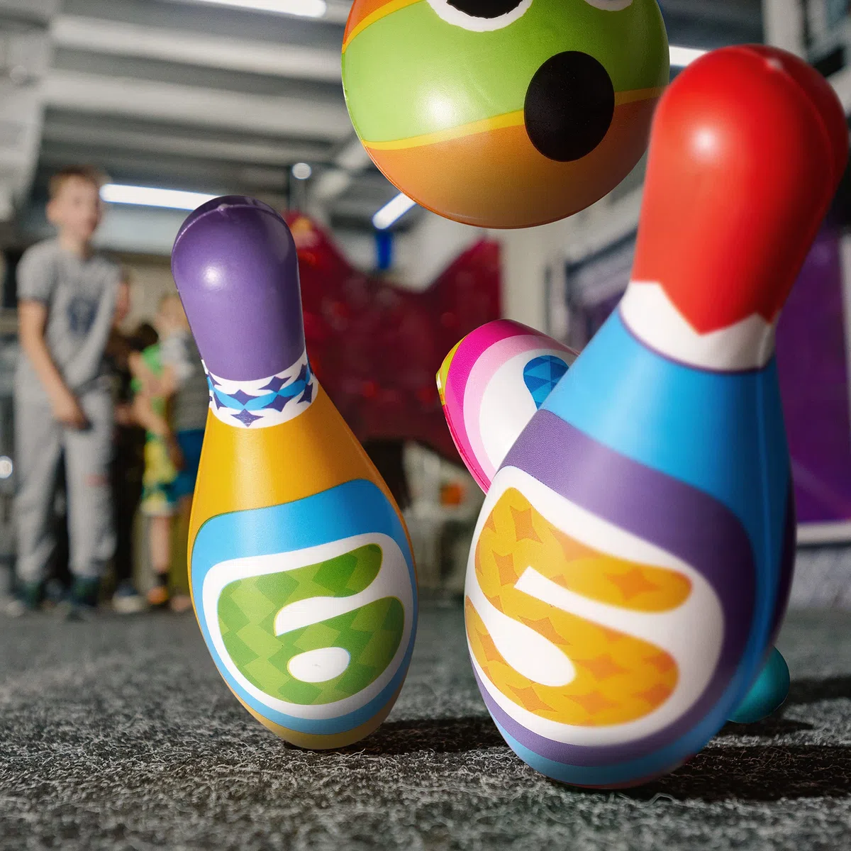 THE TWIDDLERS -Bowling Set- 10 Birilli Morbidi Colorata e 2 Palline/Booling Bambino