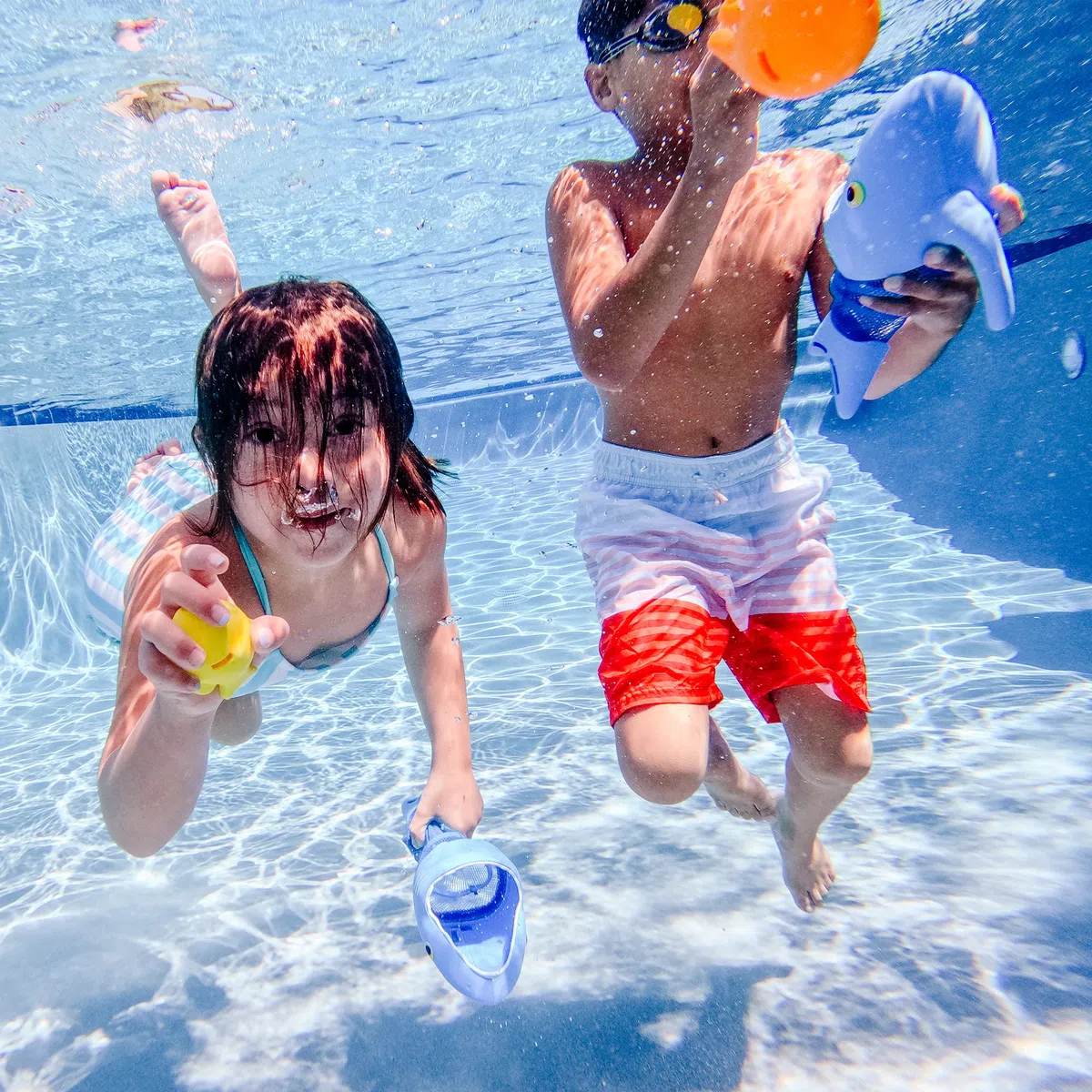 Melissa & Doug Pesca con Lo squalo, Gioco da Piscina con retine a Mano e pesciolini, Regalo Bambini Bambine