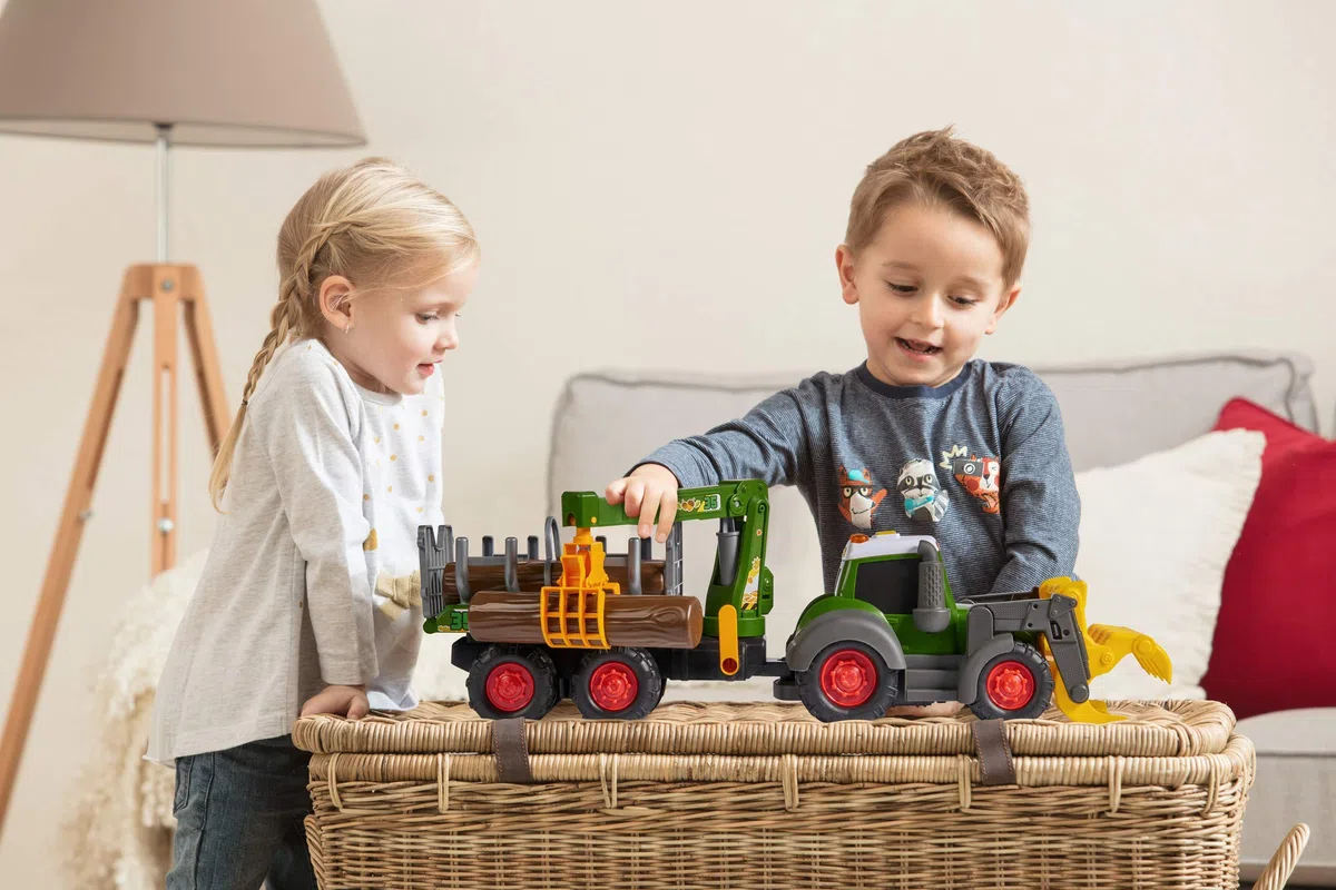 Dickie Toys ABC Fendt Forester, escavatore giocattolo con rimorchio, artiglio meccanico tramite maniglia, tronchi, luce e suono, batterie incluse, lunghezza 65 cm, verde
