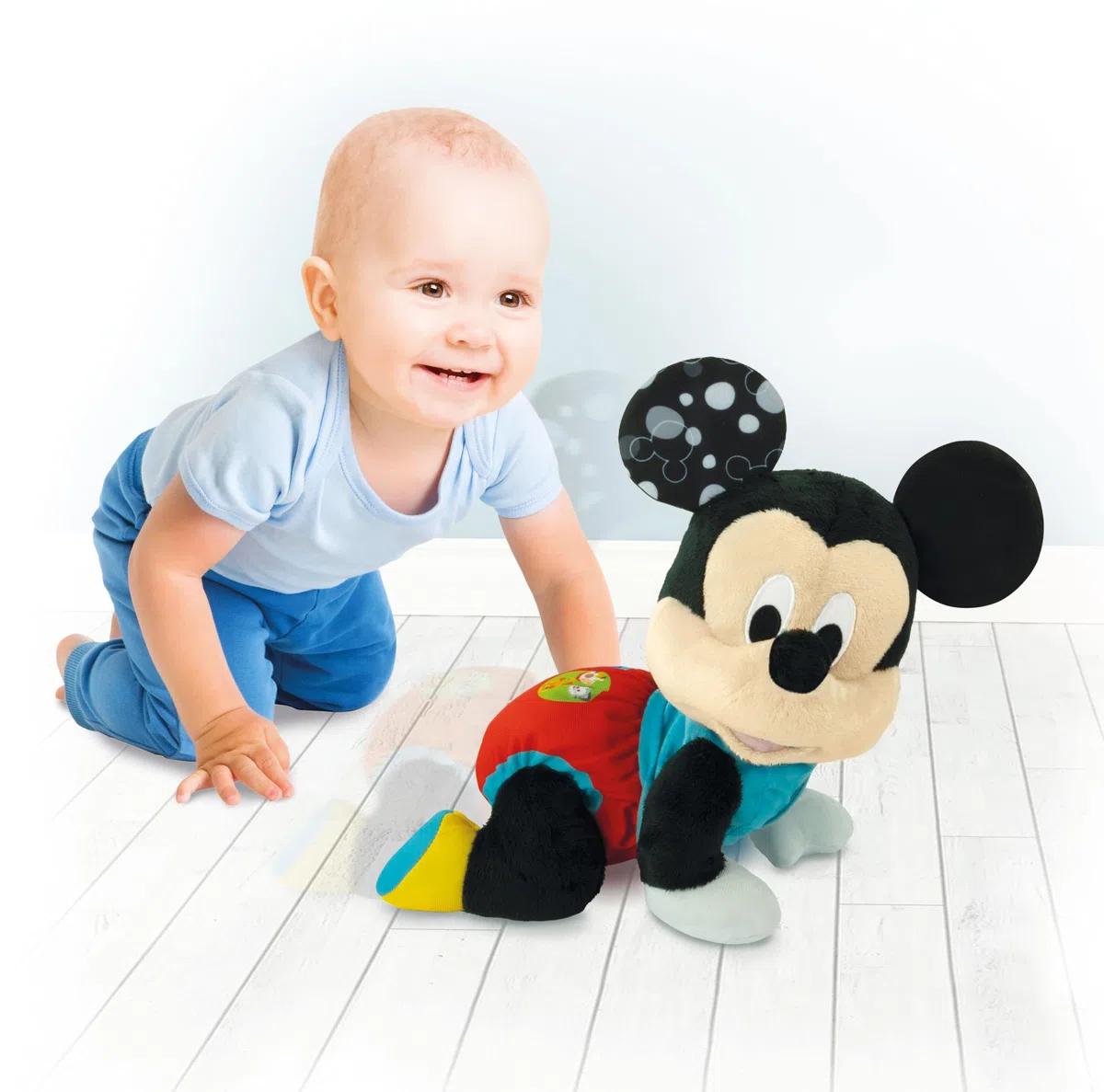 Clementoni Disney Baby Baby Mickey Gattona con Me, Topolino Peluche per Imparare a Gattonare, Gioco Prima Infanzia Bambini 6-36 Mesi, Insegna Numeri e Versi degli Animali, Lingua Italiana, 17991