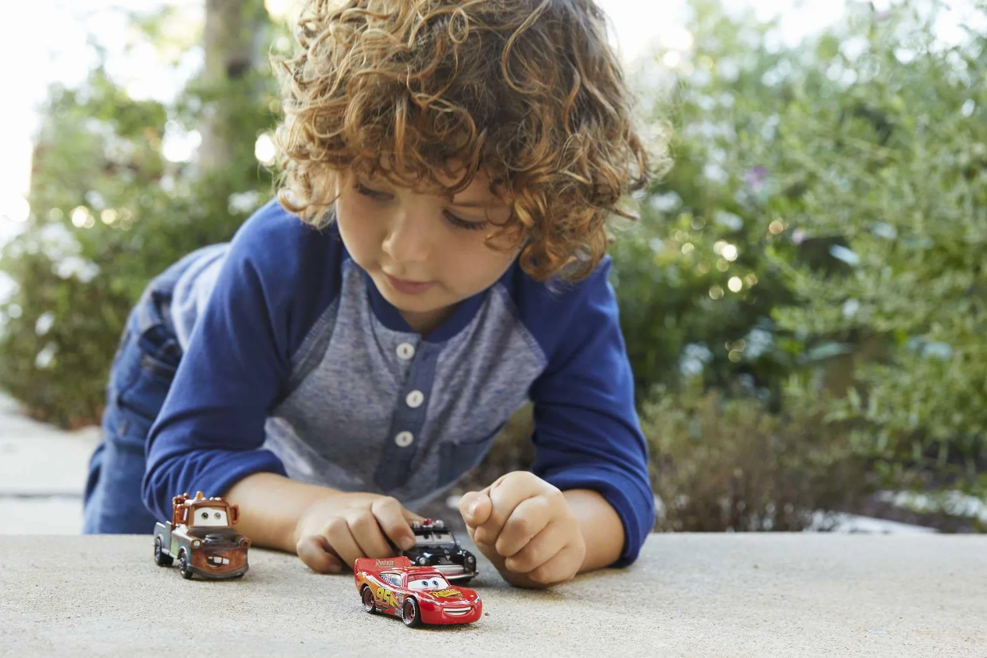 Mattel Disney Pixar Cars- Confezione da 3 Veicoli Radiator Springs, con Macchinine Saetta McQueen, Sceriffo e Cricchetto, Giocattolo per Bambini 3+ Anni, HBW14