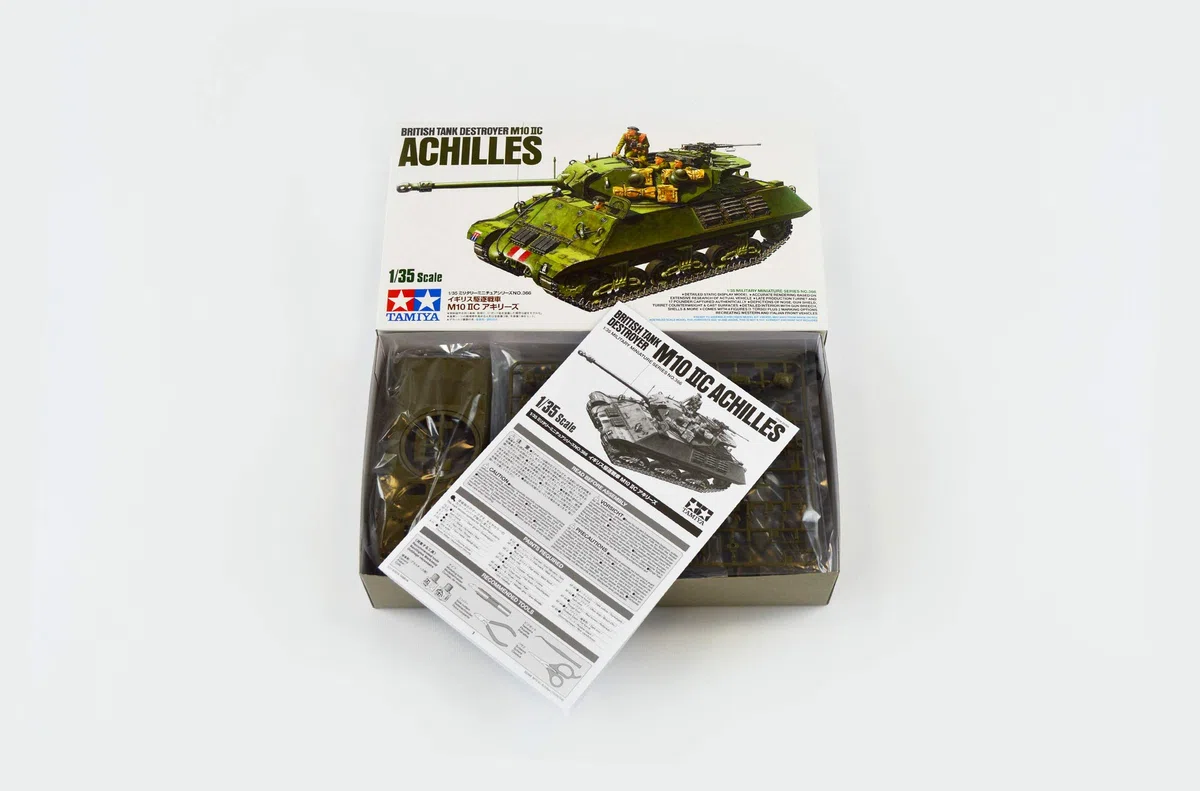 TAMIYA 35366 Militare 35366-1:35 British M10 IIC Achille, modellismo, kit di costruzione in plastica, non verniciato