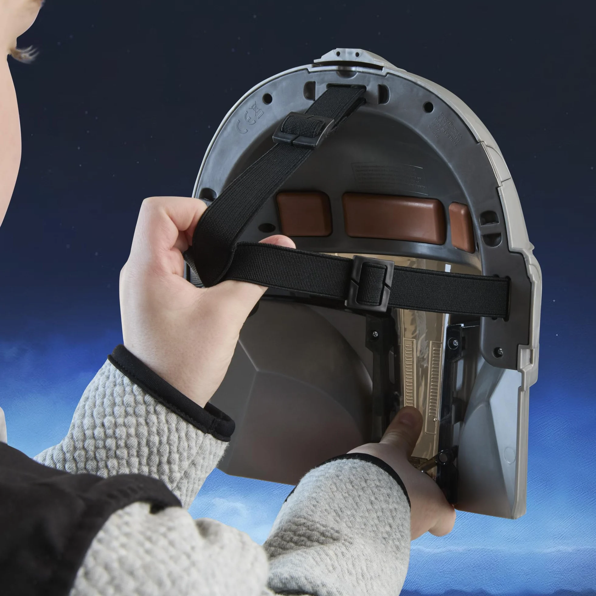Star Wars Hasbro Maschera Elettronica del Mandaloriano con Frasi ed Effetti sonori, Costume per Bambini e Bambine, Giocattoli per Bambini e Bambine dai 5 Anni in su