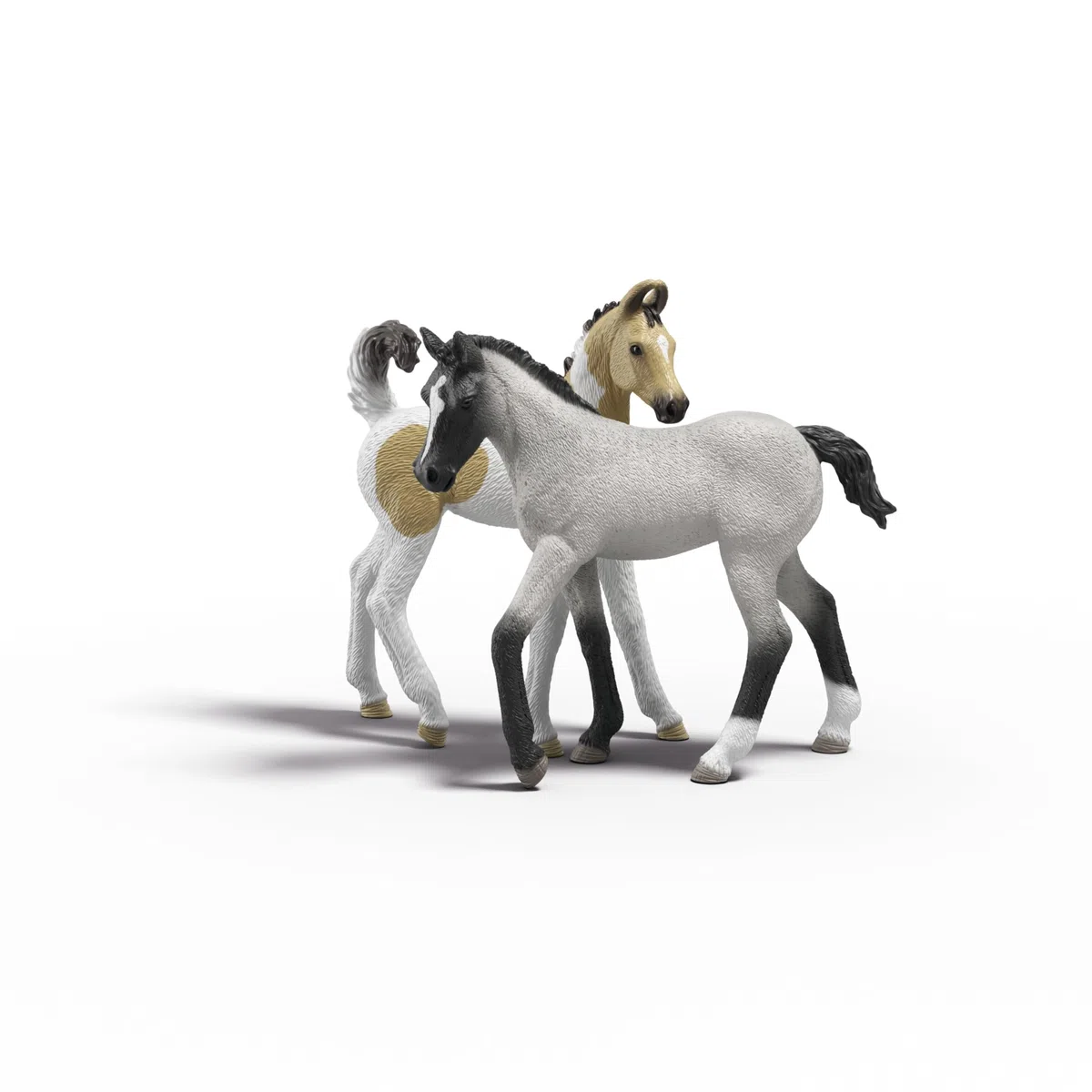 SCHLEICH HORSE CLUB | Kit di primo soccorso di Sarah 42777 | Con 2 puledri, figura di Sarah e accessori | giocattolo educativo per bambini dai 5 anni | set di 8 pezzi