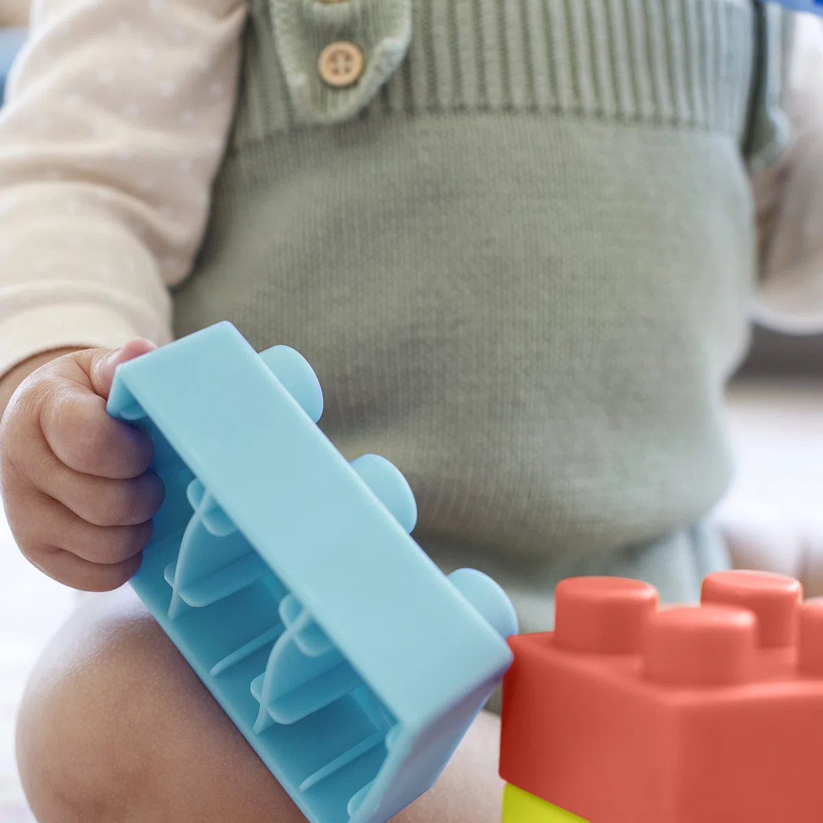INFANTINO Mattoncini da costruzione super morbidi, facili da tenere per neonati e bambini, senza BPA, multicolore, set da 12 pezzi