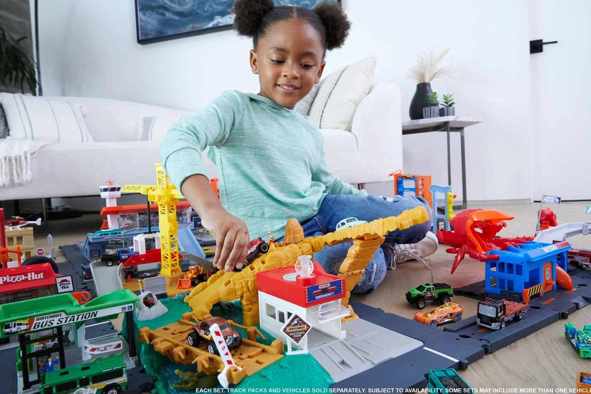 Hot Wheels - City Attacco dello Scorpione Mobile con 1 Macchinina, Pista a Forma di Coda Flessibile Lunga 76 cm, Giocattolo per Bambini 4+ Anni, HDR32