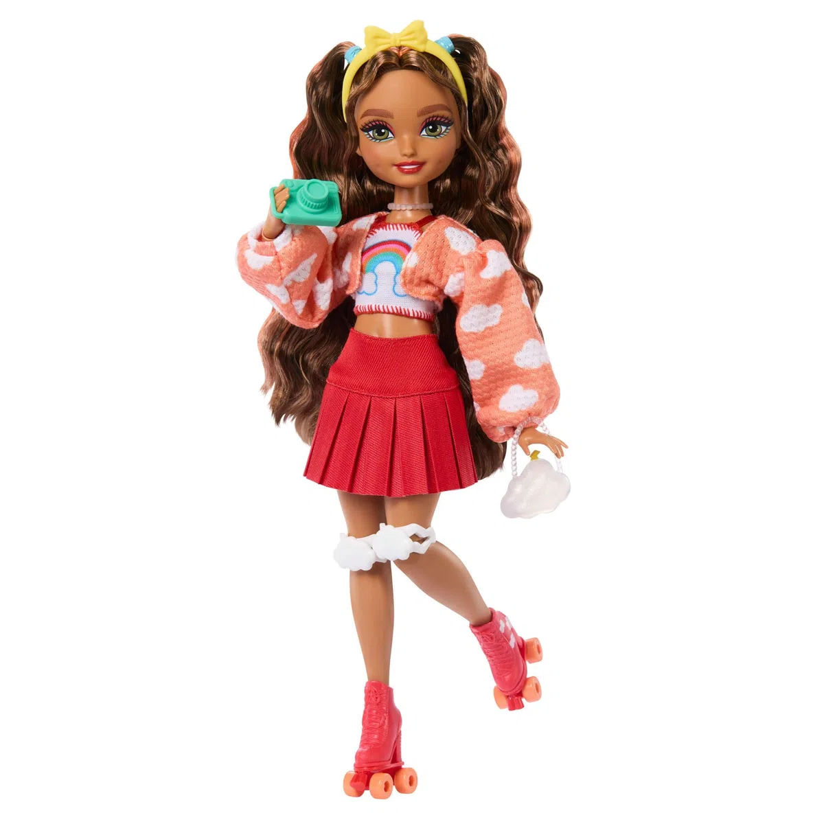 Barbie Dream Besties, Teresa, bambola snodata alla moda con pattini a rotelle e capelli castani, 9 accessori a tema videogiochi inclusi, giocattolo per bambini, 4+ anni, JFX98