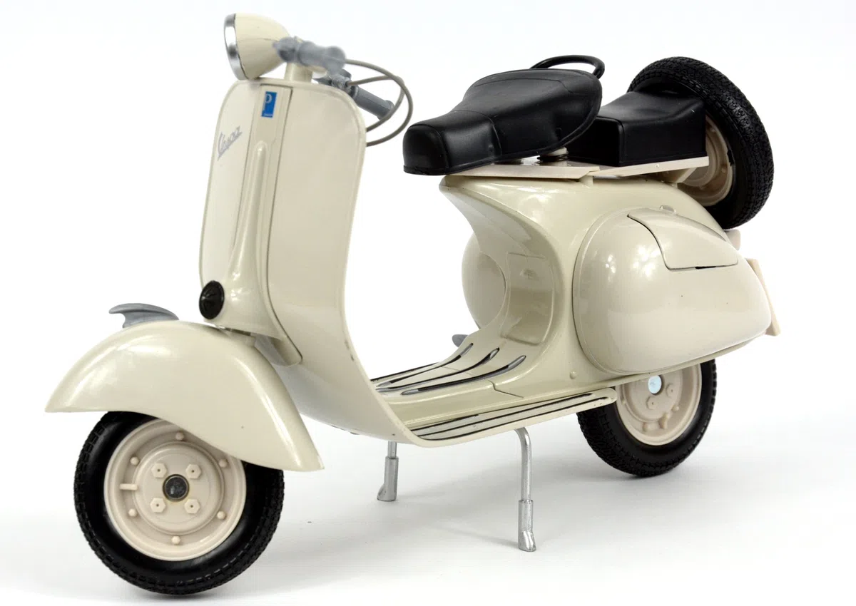 New-Ray S.R.L 846034 Moto 1:6 Newr Vespa 150 VL 49273, Multicolore