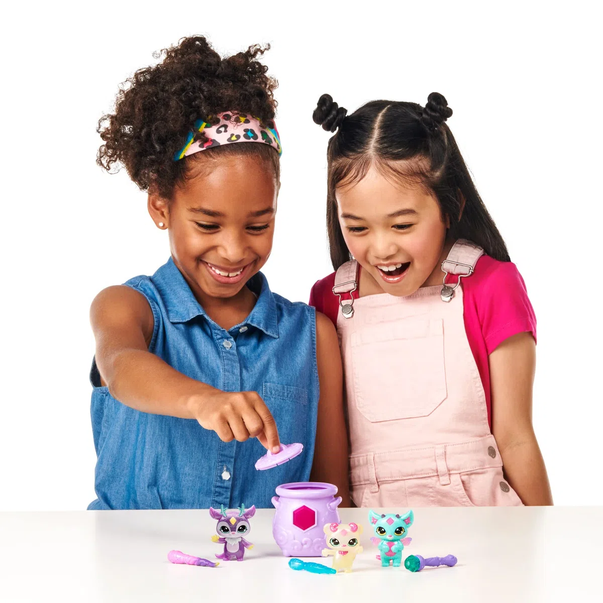 MAGIC MIXIES Mixlings Sparkle Magic Mega confezione da 4 bacchette magiche rivelano il potere magico, per bambini dai 5 anni in su, 7,7 x 7,5 x 8,5 cm, Colori assortiti, 1 pezzo