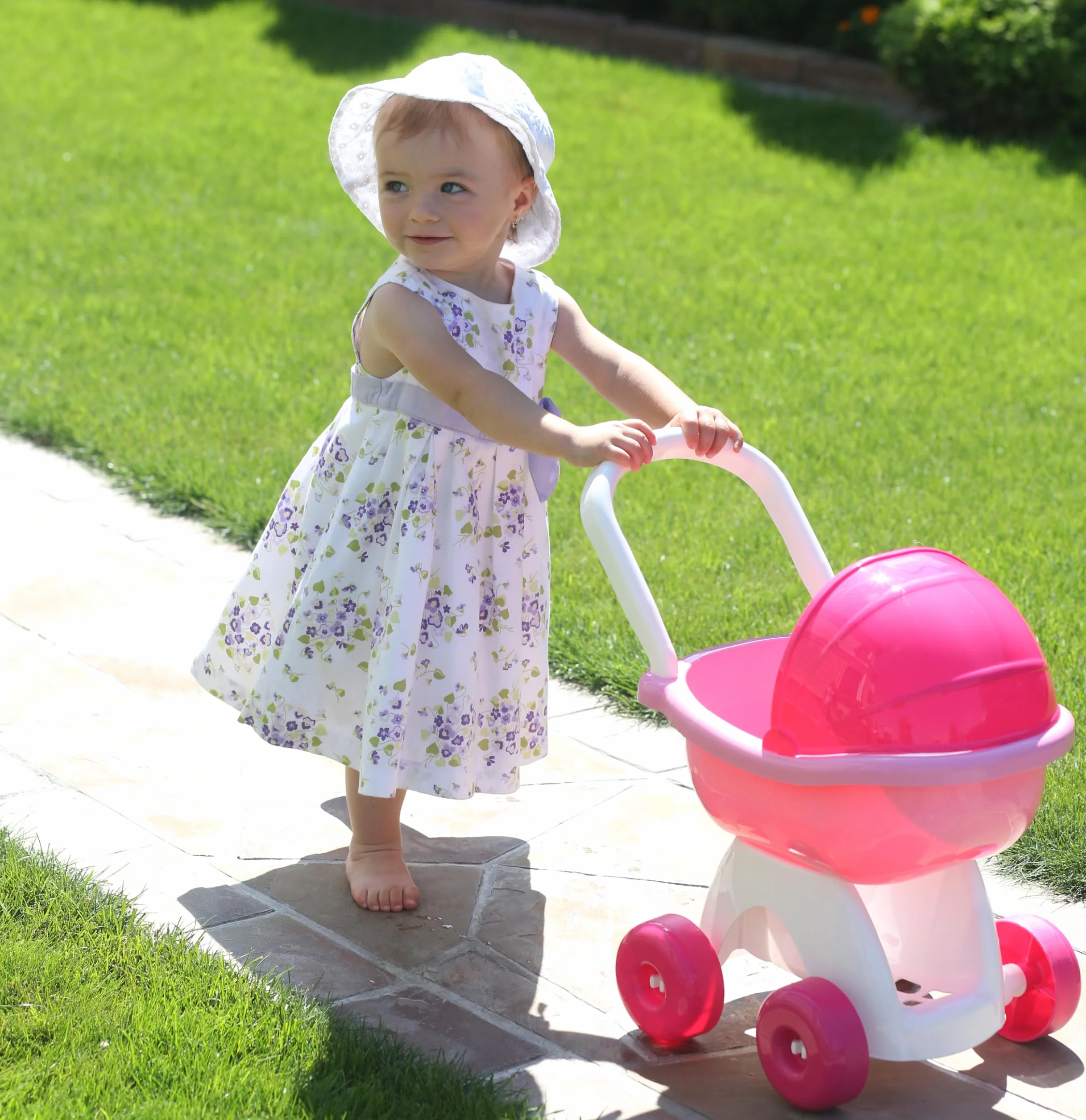 Passeggino Bambole Rosa - Carrozzina Giocattolo per Bambole 36 cm con Cappottina, Vassoio Portaoggetti, Senza BPA – Regalo per Bambine 3‑5 Anni