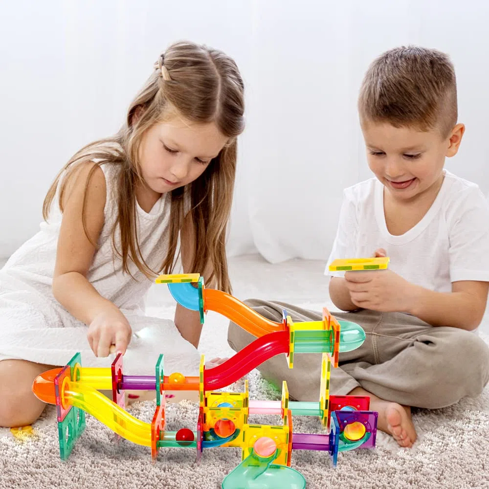 Desire Deluxe Set tessere magnetiche - Gioco Educativo per bambini e bambine - Pallone da corsa- Età 3 4 5 6 7 anni - Impara con le costruzioni