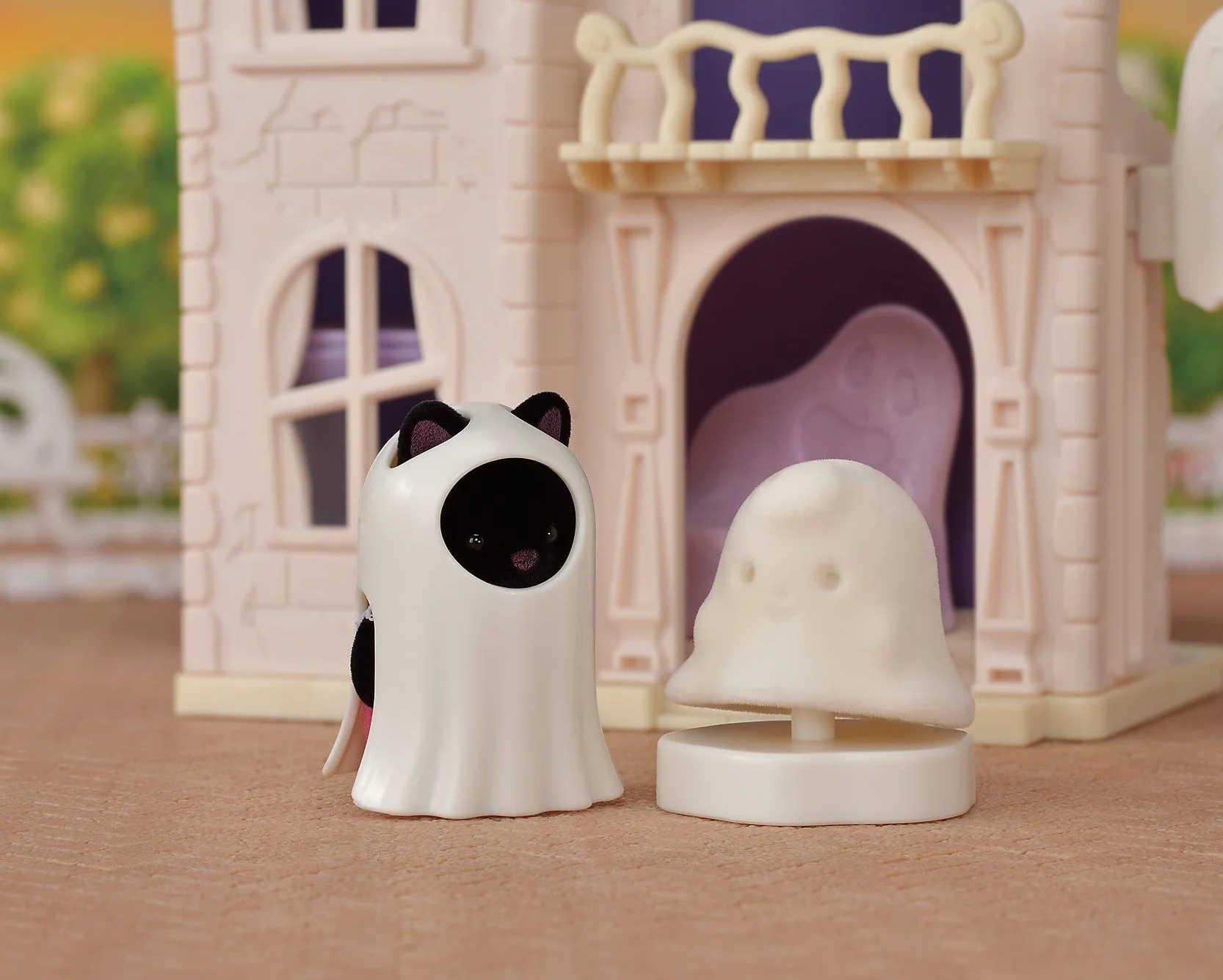 Sylvanian Families 5542 Spooky Surprise House - Dollhouse Playsets