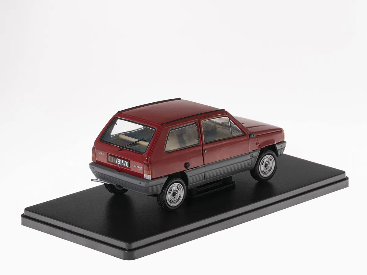 OPO 10 - Auto in Miniatura da Collezione 1/24 Compatibile con Fiat Panda 45-1980 - VC003