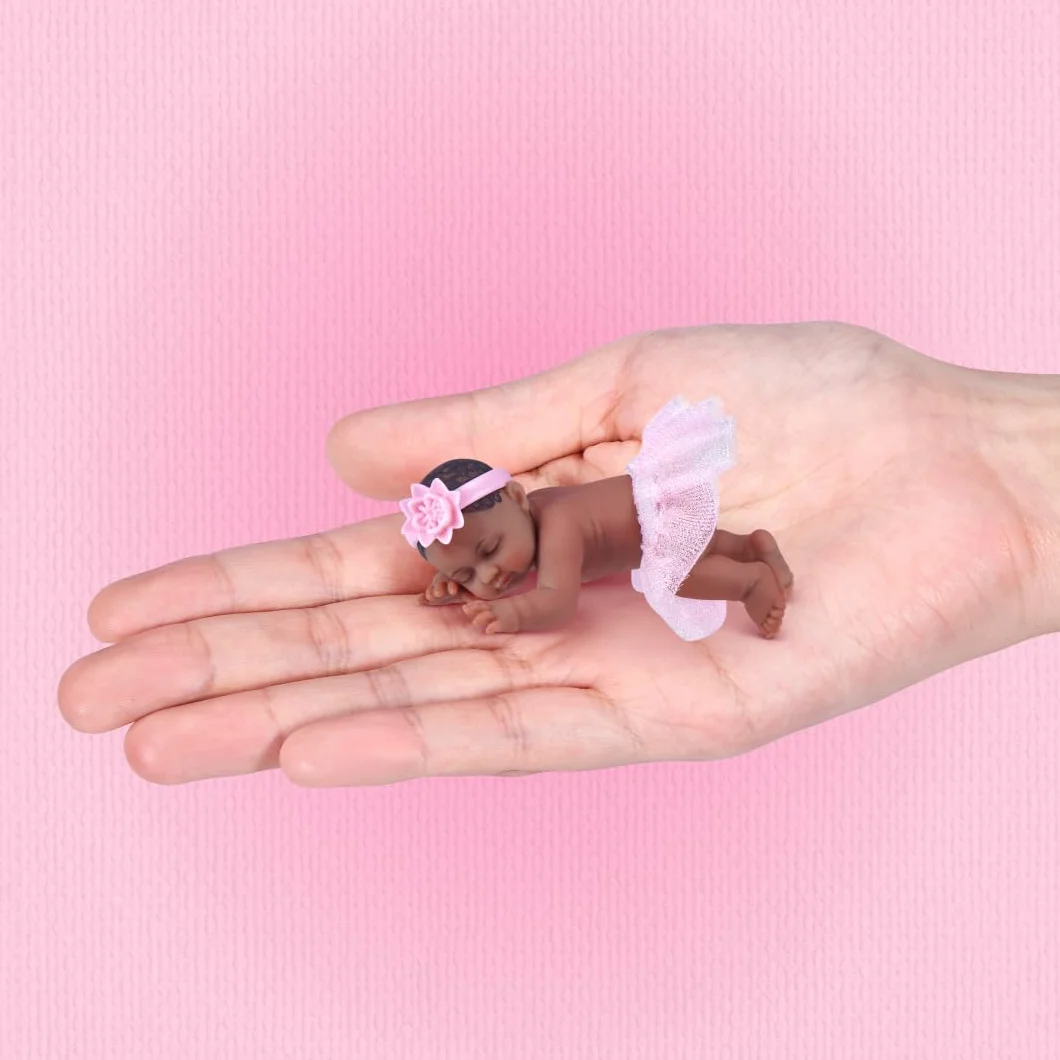 My Mini Birthday Series 1 (2 PACK) di ZURU – Capsula misteriosa da collezionare, bambola con tema di compleanno, accessori e set da gioco, Scoprite le sorprese per ragazze e collezionisti.