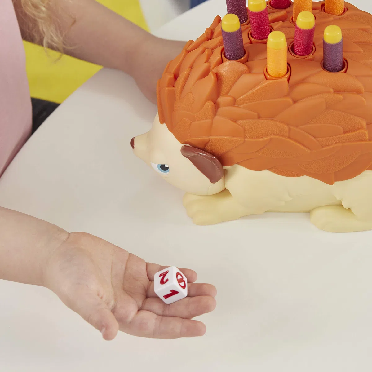Hasbro Gaming Pierino Il Porcospino Gioco in Scatola con Dardi, Multicolore, E5702, 4+ Anni