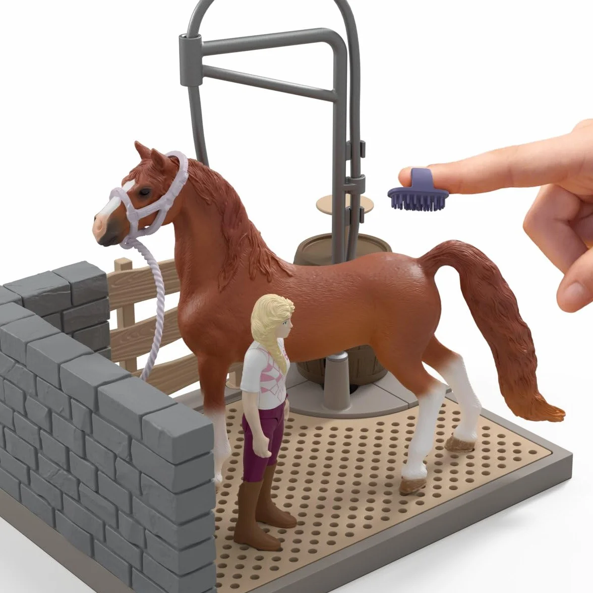 schleich HORSE CLUB | Angolo lavaggio cavalli di Sofia 42792 | Playset con acqua vera, pompa, cavallo, personaggio snodato & accessori | Giocattolo & regalo per bambini dai 5 anni | 26 pezzi