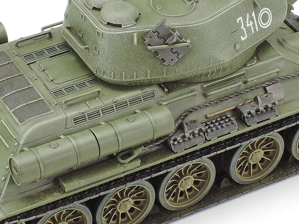 TAMIYA 32599-000 - Kit di costruzione in plastica, 1:48 Rus. Mit. Pz. T-34/85, per modellismo, fai da te, hobby, incollaggio, in plastica, verde scuro
