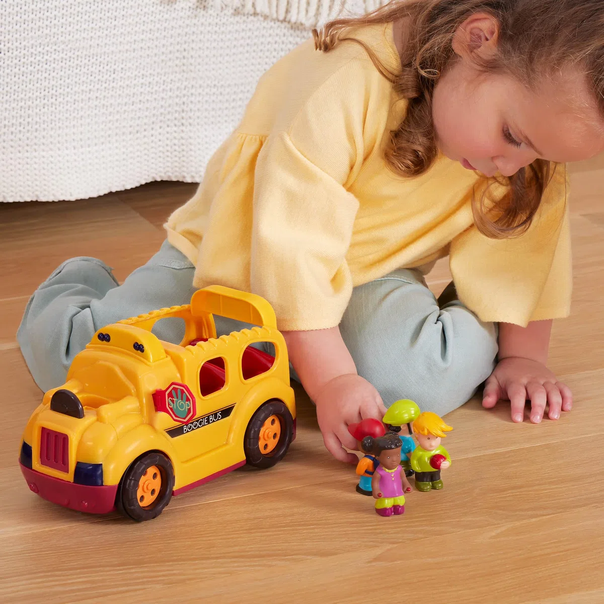 B. toys - Boogie Bus - Scuolabus giallo interattivo - Luci e suoni - Scuolabus giocattolo per bambini e ragazzi - Autista e passeggeri - 18 mesi +