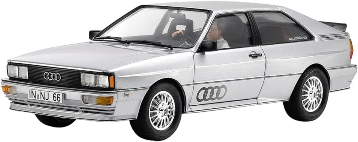 TAMIYA 24031 1:24 Audi Quattro, kit di costruzione in plastica, hobby, artigianato, incollaggio, modellismo, modellismo in plastica, colore stampato