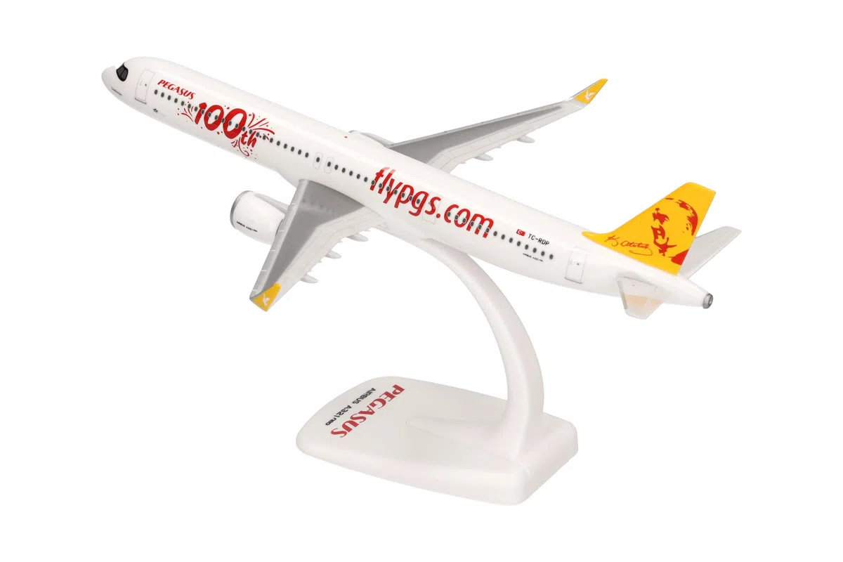herpa modello aereo Snap-Fit Airbus A321neo 100th Pegasus Airlines, miniatura in scala 1:200, pezzo da collezione, con supporto, plastica.