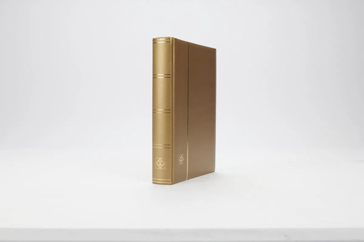 Leuchtturm 358058 Album per la Raccolta dei francobolli Comfort - DIN A4, 64 Pagine, Strisce di Vetro, Copertina Imbottita - Oro