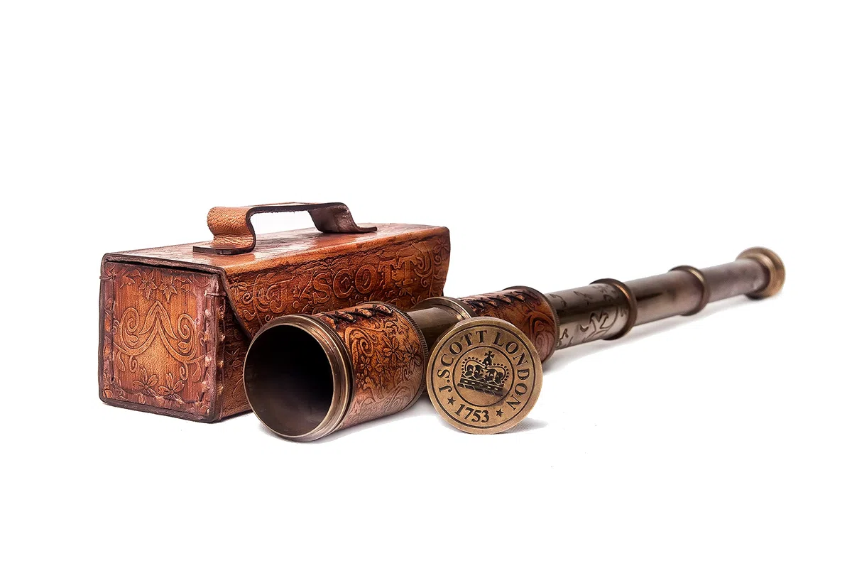 Stempunk Gift - Telescopio palmare in ottone a forma di pirata con custodia in pelle/decorazione per la casa da marinaio, capitano dei pirati, barca, giocattolo regalo (35,6 cm, J. Scott)
