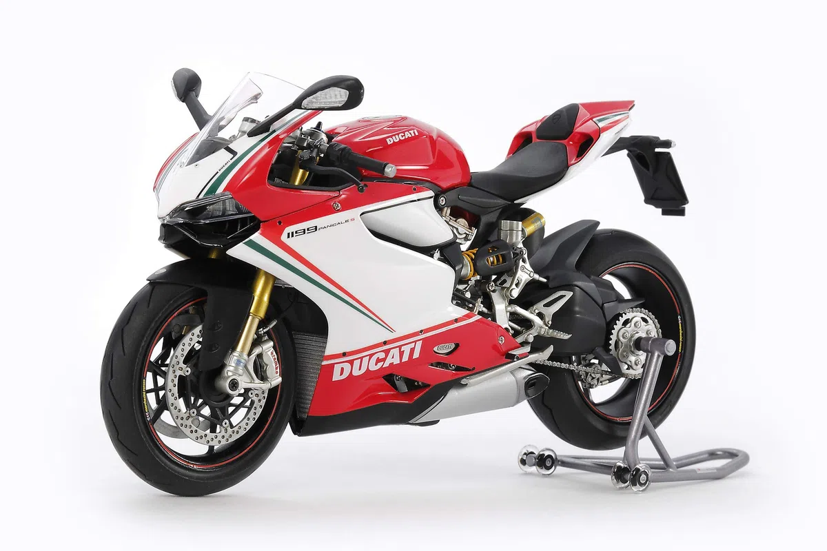 Tamiya 300114132 1:12 Ducati 1199 Panigale S Tricolore, Riproduzione Fedele del modellismo, Kit di Costruzione in plastica, Fai da Te, Hobby, incollaggio, modellismo, assemblaggio, Non Verniciato,
