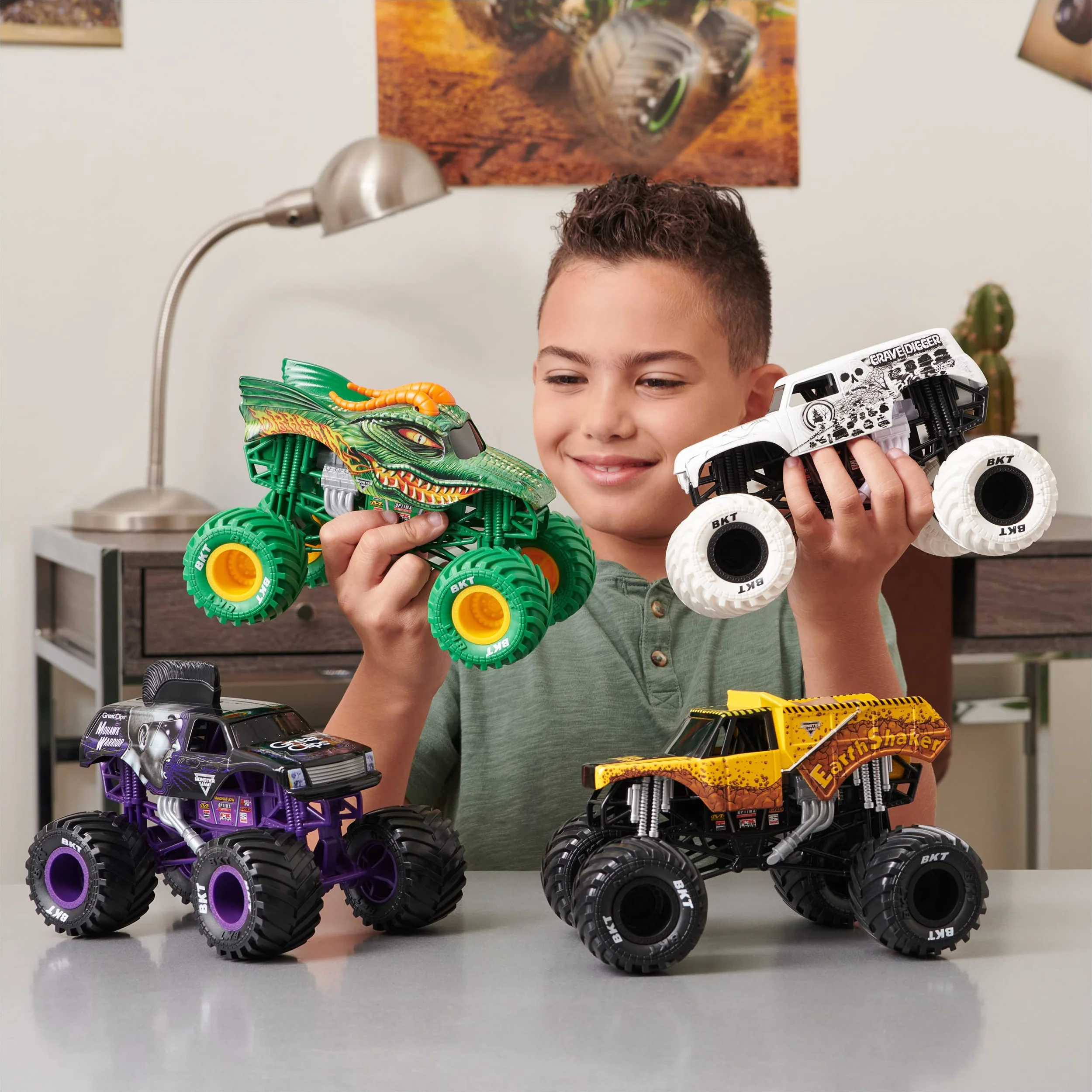 Monster Jam, Megalodon Monster Truck, veicolo da collezione in scala 1:24, giocattolo per bambini dai 3 anni in su