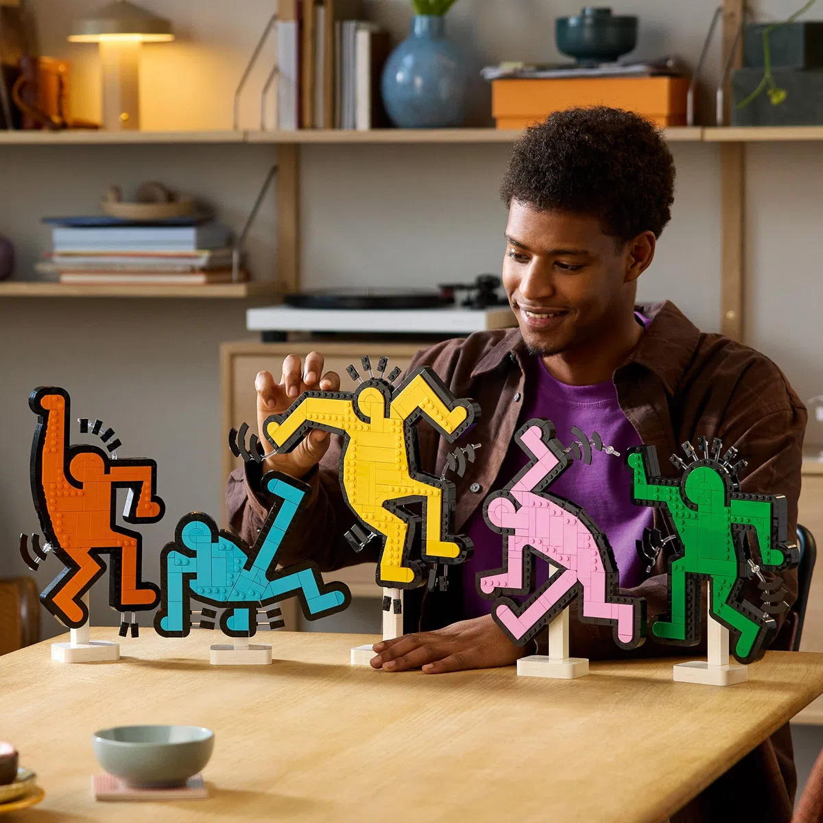 LEGO Art Keith Haring – Figure Danzanti Set per Adulti - Colorata Opera d'Arte da Parete o Decorazione per la Scrivania dell'Ufficio Fai da Te - Idea Regalo Creativa - 31216