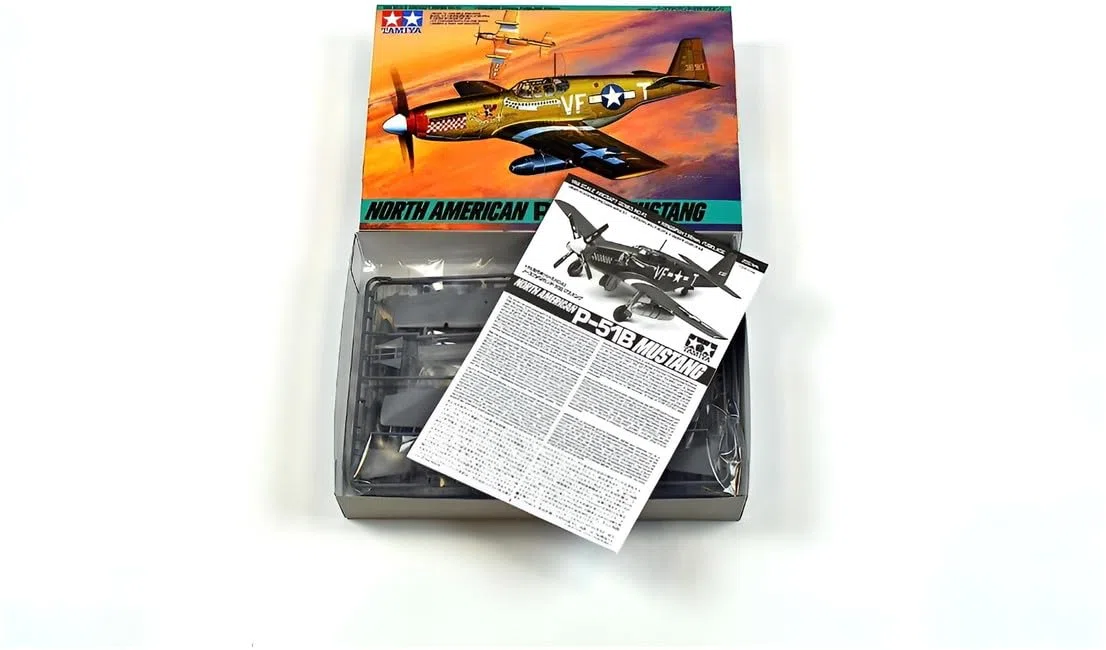 Tamiya 300061042 – 1:48 WWII US Nord America P-51B Mustang Modello Aeroplano
