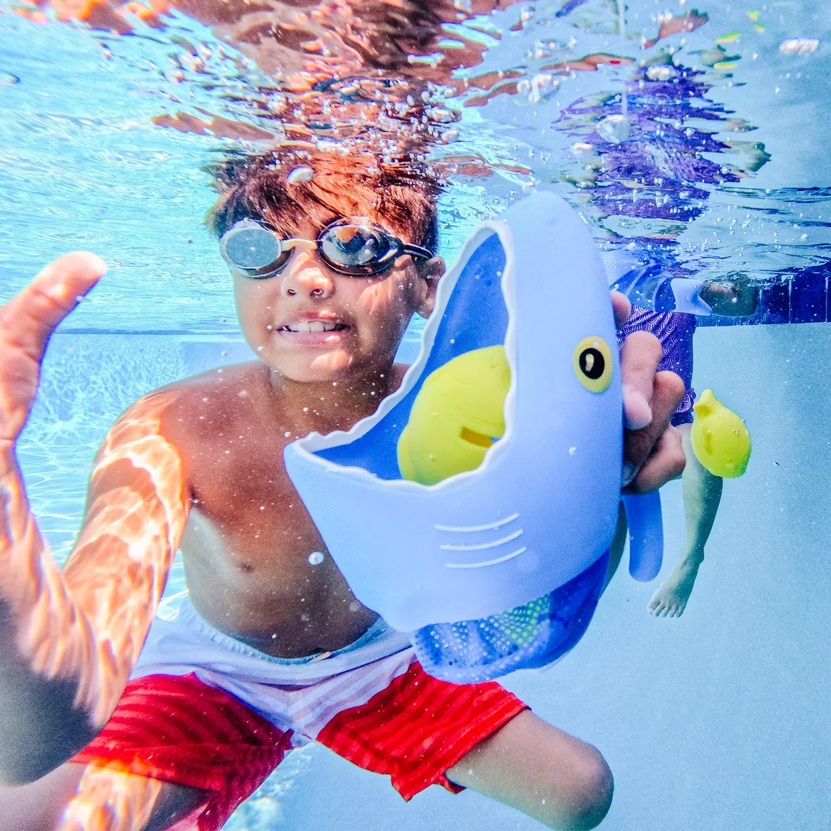 Melissa & Doug Pesca con Lo squalo, Gioco da Piscina con retine a Mano e pesciolini, Regalo Bambini Bambine