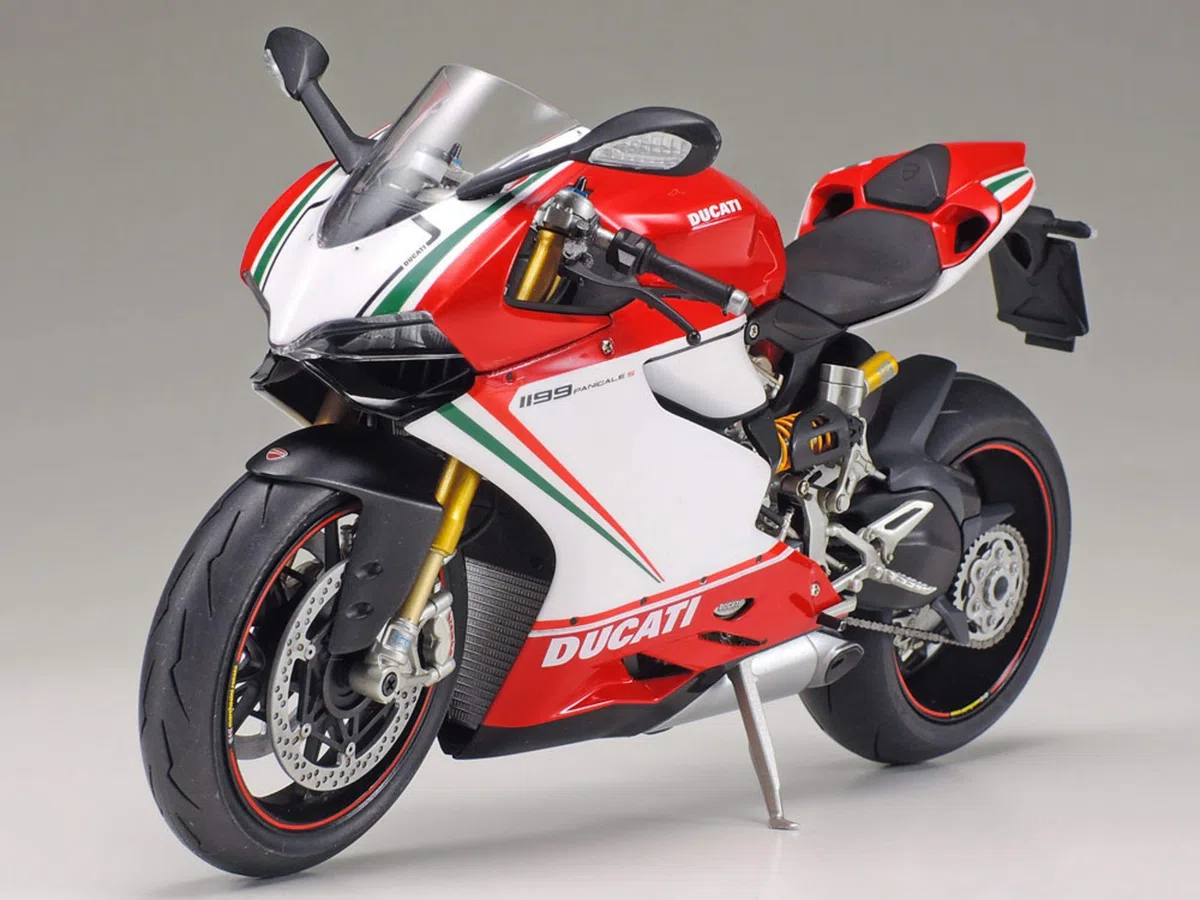 Tamiya 300114132 1:12 Ducati 1199 Panigale S Tricolore, Riproduzione Fedele del modellismo, Kit di Costruzione in plastica, Fai da Te, Hobby, incollaggio, modellismo, assemblaggio, Non Verniciato,
