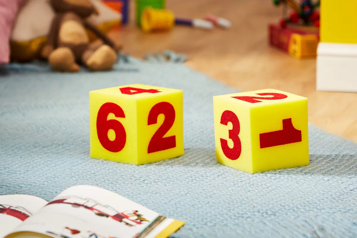Learning Resources Dadi Morbidi Giganti con Numeri, dai 3 Anni, Set da 2, Gioco Educativo Matematica, Schiuma Morbida e Silenziosa